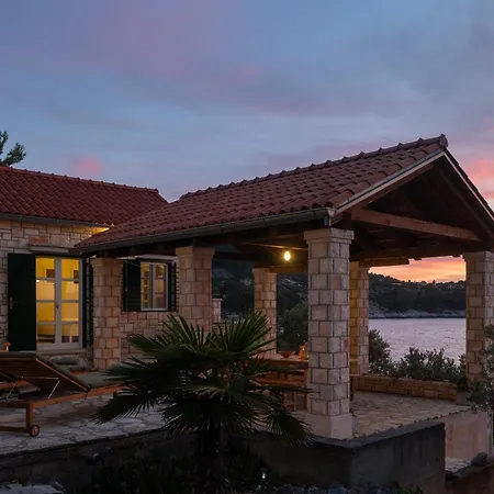 Insula By Belmont Realty Casa vacanze